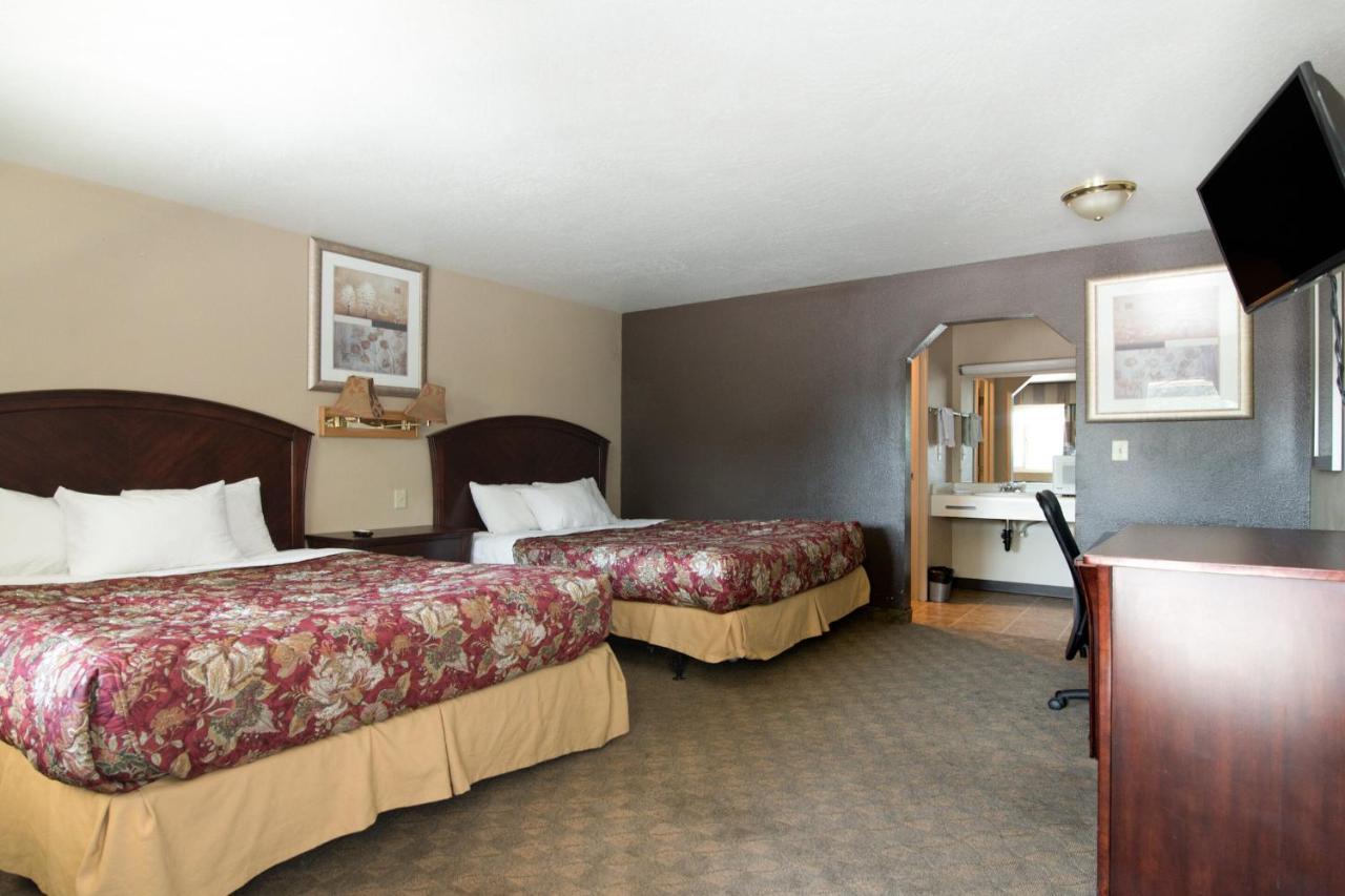 Cedar Lodge Motor Inn Medford Exteriör bild
